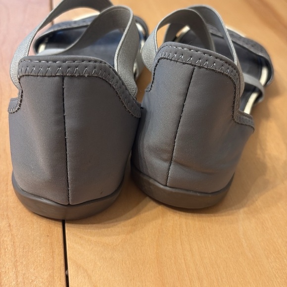 Alexis Bendel woman’s Gray Sandals.  Size 8.5 - Picture 5 of 8